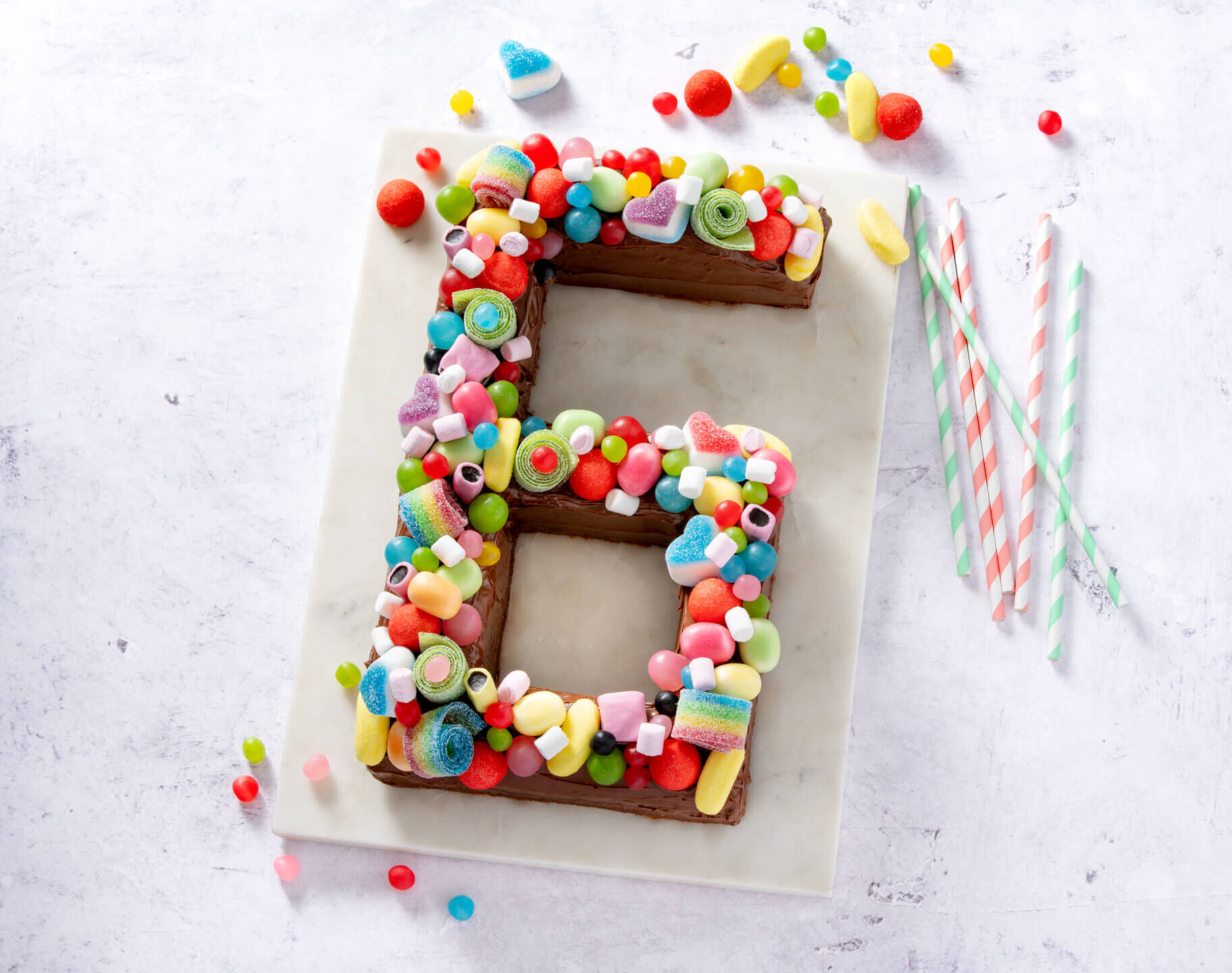 Bolo em Formato de Número com Doces Haribo